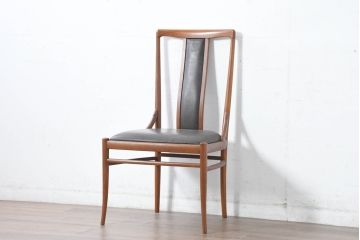 中古　美品　モリシゲ(MORISHIGE/森繁)　ミッドセンチュリーデザイン　本革　モダンな空間づくりにおすすめの高級ダイニングチェア(椅子、イス、アームレスチェア)(定価1脚約12万円)(R-083726)