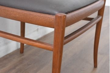中古　美品　モリシゲ(MORISHIGE/森繁)　ミッドセンチュリーデザイン　本革　モダンな空間づくりにおすすめの高級ダイニングチェア(椅子、イス、アームレスチェア)(定価1脚約12万円)(R-083726)