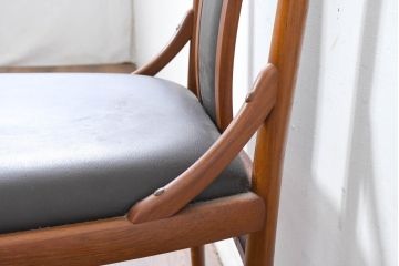 中古　美品　モリシゲ(MORISHIGE/森繁)　ミッドセンチュリーデザイン　本革　モダンな空間づくりにおすすめの高級ダイニングチェア(椅子、イス、アームレスチェア)(定価1脚約12万円)(R-083726)