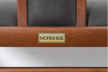 中古　美品　モリシゲ(MORISHIGE/森繁)　ミッドセンチュリーデザイン　本革　モダンな空間づくりにおすすめの高級ダイニングチェア(椅子、イス、アームレスチェア)(定価1脚約12万円)(R-083726)