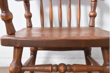 中古　未使用品　希少な試作品　飛騨産業　キツツキマーク　フロンティアシリーズ(FRONTIER)　重厚な佇まいが魅力のダイニングチェア(アームチェア、板座チェア、椅子、イス)(R-083727)