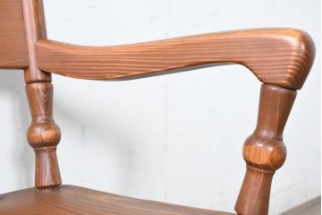 中古　未使用品　希少な試作品　飛騨産業　キツツキマーク　フロンティアシリーズ(FRONTIER)　重厚な佇まいが魅力のダイニングチェア(アームチェア、板座チェア、椅子、イス)(R-083727)