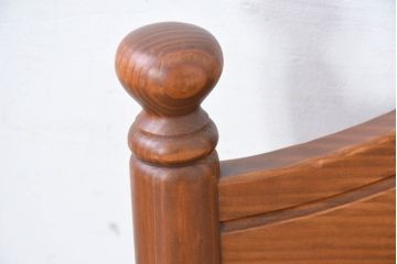 中古　未使用品　希少な試作品　飛騨産業　キツツキマーク　フロンティアシリーズ(FRONTIER)　重厚な佇まいが魅力のダイニングチェア(アームチェア、板座チェア、椅子、イス)(R-083727)