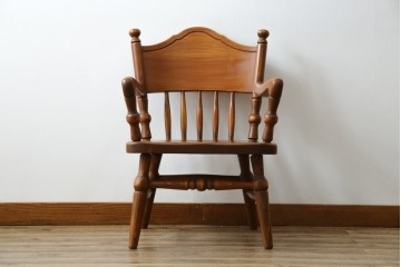 中古　未使用品　希少な試作品　飛騨産業　キツツキマーク　フロンティアシリーズ(FRONTIER)　重厚な佇まいが魅力のダイニングチェア　(R-083727)