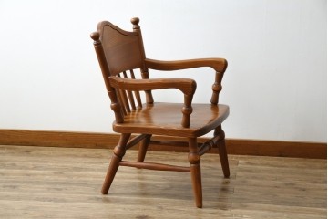 中古　未使用品　希少な試作品　飛騨産業　キツツキマーク　フロンティアシリーズ(FRONTIER)　重厚な佇まいが魅力のダイニングチェア　(R-083727)