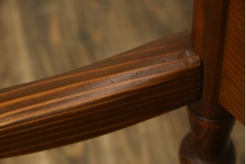 中古　未使用品　希少な試作品　飛騨産業　キツツキマーク　フロンティアシリーズ(FRONTIER)　重厚な佇まいが魅力のダイニングチェア　(R-083727)