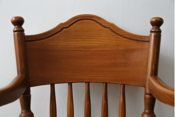 中古　未使用品　希少な試作品　飛騨産業　キツツキマーク　フロンティアシリーズ(FRONTIER)　重厚な佇まいが魅力のダイニングチェア　(R-083727)