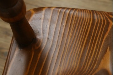 中古　未使用品　希少な試作品　飛騨産業　キツツキマーク　フロンティアシリーズ(FRONTIER)　重厚な佇まいが魅力のダイニングチェア　(R-083727)