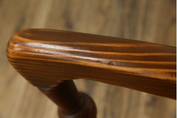 中古　未使用品　希少な試作品　飛騨産業　キツツキマーク　フロンティアシリーズ(FRONTIER)　重厚な佇まいが魅力のダイニングチェア　(R-083727)