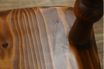 中古　未使用品　希少な試作品　飛騨産業　キツツキマーク　フロンティアシリーズ(FRONTIER)　重厚な佇まいが魅力のダイニングチェア　(R-083727)