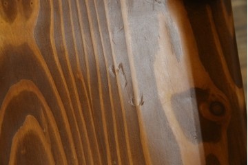 中古　未使用品　希少な試作品　飛騨産業　キツツキマーク　フロンティアシリーズ(FRONTIER)　重厚な佇まいが魅力のダイニングチェア　(R-083727)