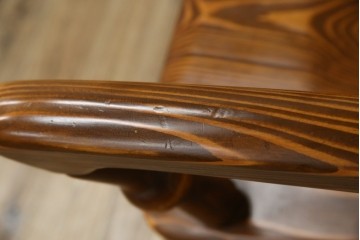 中古　未使用品　希少な試作品　飛騨産業　キツツキマーク　フロンティアシリーズ(FRONTIER)　重厚な佇まいが魅力のダイニングチェア　(R-083727)