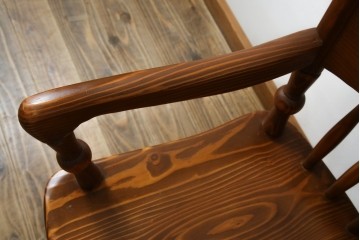 中古　未使用品　希少な試作品　飛騨産業　キツツキマーク　フロンティアシリーズ(FRONTIER)　重厚な佇まいが魅力のダイニングチェア　(R-083727)