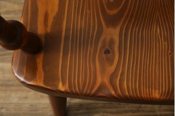 中古　未使用品　希少な試作品　飛騨産業　キツツキマーク　フロンティアシリーズ(FRONTIER)　重厚な佇まいが魅力のダイニングチェア　(R-083727)