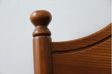 中古　未使用品　希少な試作品　飛騨産業　キツツキマーク　フロンティアシリーズ(FRONTIER)　重厚な佇まいが魅力のダイニングチェア　(R-083727)