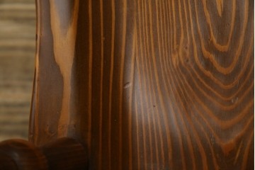 中古　未使用品　希少な試作品　飛騨産業　キツツキマーク　フロンティアシリーズ(FRONTIER)　重厚な佇まいが魅力のダイニングチェア　(R-083727)