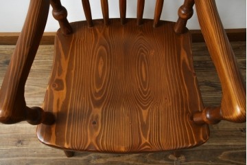 中古　未使用品　希少な試作品　飛騨産業　キツツキマーク　フロンティアシリーズ(FRONTIER)　重厚な佇まいが魅力のダイニングチェア　(R-083727)