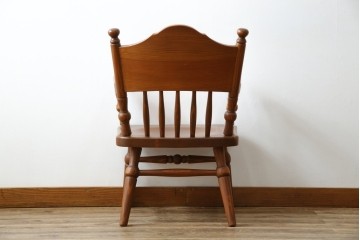 中古　未使用品　希少な試作品　飛騨産業　キツツキマーク　フロンティアシリーズ(FRONTIER)　重厚な佇まいが魅力のダイニングチェア　(R-083727)