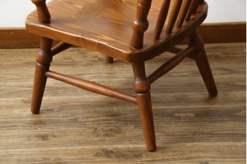 中古　未使用品　希少な試作品　飛騨産業　キツツキマーク　フロンティアシリーズ(FRONTIER)　重厚な佇まいが魅力のダイニングチェア　(R-083727)