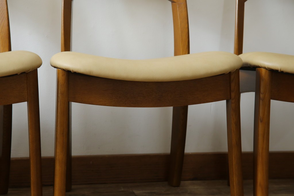 中古　シラカワ(shirakawa)　楢(ナラ)材　温かみを感じるデザインが魅力のダイニングチェア5脚セット　(R-083728)