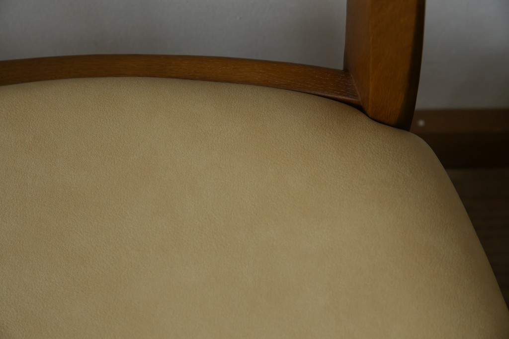 中古　シラカワ(shirakawa)　楢(ナラ)材　温かみを感じるデザインが魅力のダイニングチェア5脚セット　(R-083728)