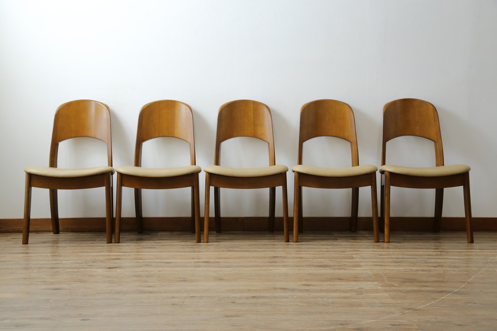 中古　シラカワ(shirakawa)　楢(ナラ)材　温かみを感じるデザインが魅力のダイニングチェア5脚セット　(R-083728)