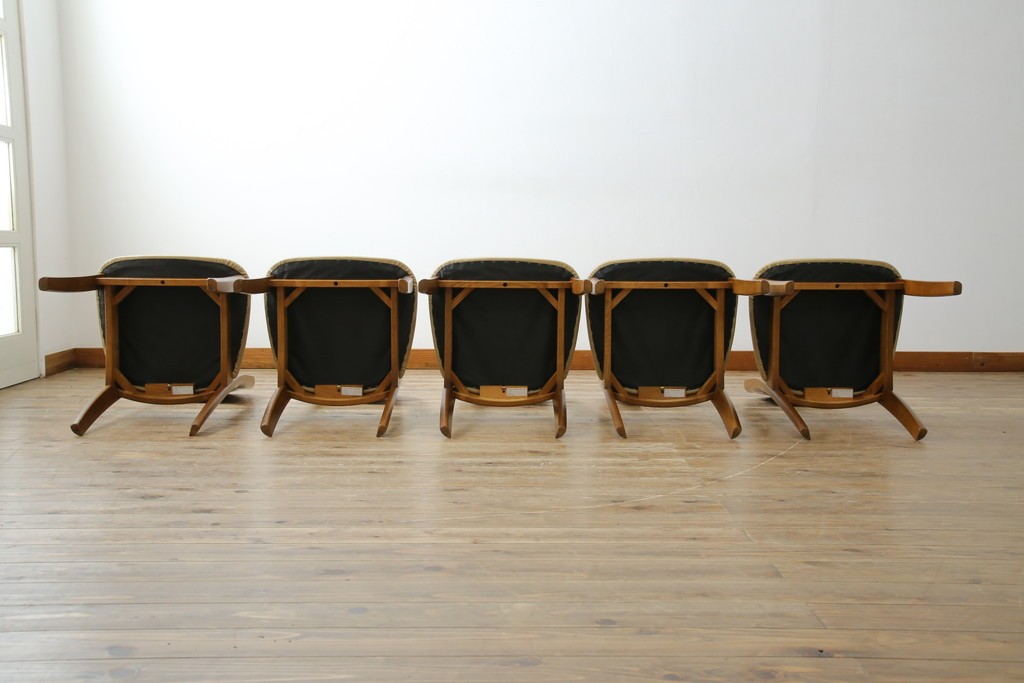 中古　シラカワ(shirakawa)　楢(ナラ)材　温かみを感じるデザインが魅力のダイニングチェア5脚セット　(R-083728)