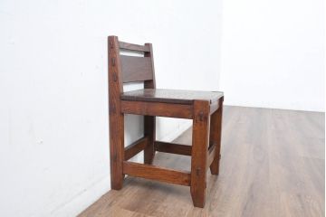 中古　美品　国産職人手作り　総栗材　漆塗り　無垢材の重厚感と木組みが際立つ一人掛けチェア(椅子、イス)(R-083729)