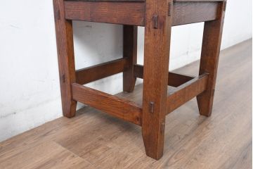 中古　美品　国産職人手作り　総栗材　漆塗り　無垢材の重厚感と木組みが際立つ一人掛けチェア(椅子、イス)(R-083729)