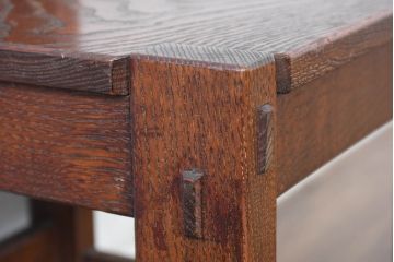 中古　美品　国産職人手作り　総栗材　漆塗り　無垢材の重厚感と木組みが際立つ一人掛けチェア(椅子、イス)(R-083729)
