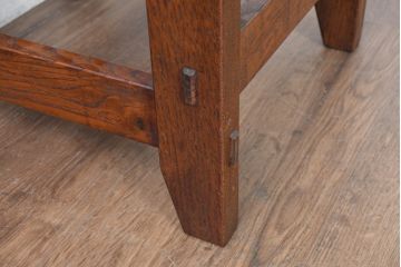 中古　美品　国産職人手作り　総栗材　漆塗り　無垢材の重厚感と木組みが際立つ一人掛けチェア(椅子、イス)(R-083729)