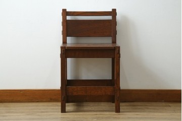 中古　美品　国産職人手作り　総栗材　漆塗り　無垢材の重厚感と木組みが際立つ一人掛けチェア　(R-083729)
