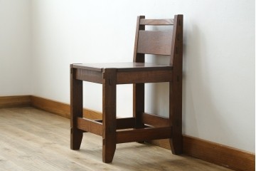 中古　美品　国産職人手作り　総栗材　漆塗り　無垢材の重厚感と木組みが際立つ一人掛けチェア　(R-083729)