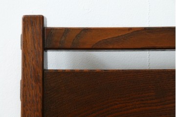 中古　美品　国産職人手作り　総栗材　漆塗り　無垢材の重厚感と木組みが際立つ一人掛けチェア　(R-083729)