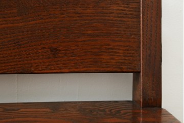 中古　美品　国産職人手作り　総栗材　漆塗り　無垢材の重厚感と木組みが際立つ一人掛けチェア　(R-083729)