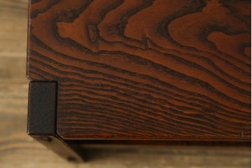 中古　美品　国産職人手作り　総栗材　漆塗り　無垢材の重厚感と木組みが際立つ一人掛けチェア　(R-083729)