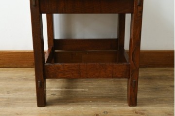 中古　美品　国産職人手作り　総栗材　漆塗り　無垢材の重厚感と木組みが際立つ一人掛けチェア　(R-083729)