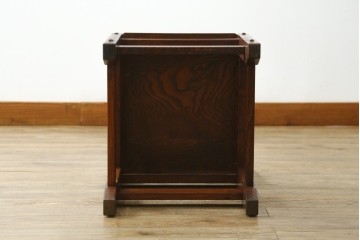 中古　美品　国産職人手作り　総栗材　漆塗り　無垢材の重厚感と木組みが際立つ一人掛けチェア　(R-083729)
