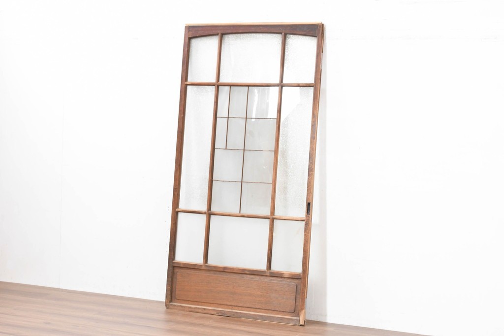 ヴィンテージ建具　昭和中期　上部のアーチがアクセント　作りの良いガラス戸1枚　(R-083731)