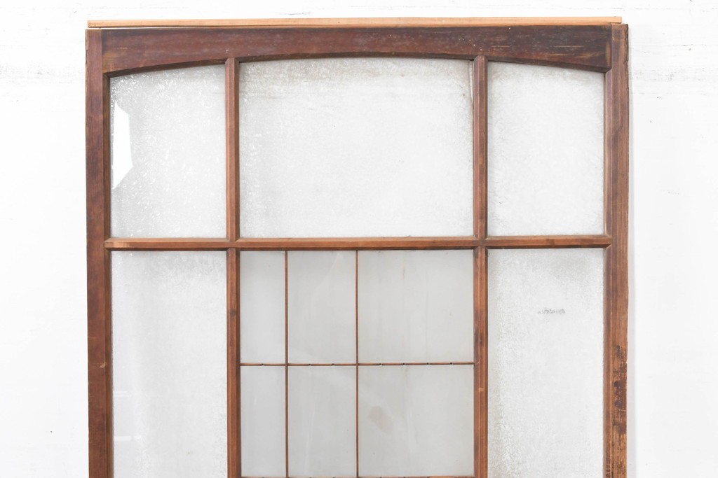 ヴィンテージ建具　昭和中期　上部のアーチがアクセント　作りの良いガラス戸1枚　(R-083731)