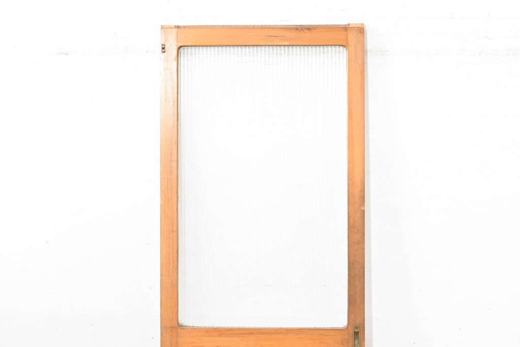 《ペイント仕上げ限定》　ヴィンテージ建具　昭和中期　木枠の風合いが味わい深いモールガラス入り引き戸1枚　(R-083733)