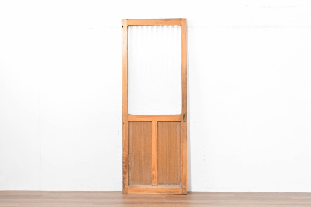 《ペイント仕上げ限定》　ヴィンテージ建具　昭和中期　木枠の風合いが味わい深いモールガラス入り引き戸1枚　(R-083733)