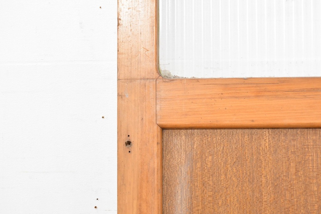 《ペイント仕上げ限定》　ヴィンテージ建具　昭和中期　木枠の風合いが味わい深いモールガラス入り引き戸1枚　(R-083733)