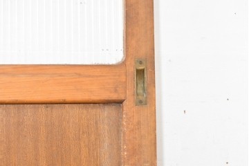 《ペイント仕上げ限定》　ヴィンテージ建具　昭和中期　木枠の風合いが味わい深いモールガラス入り引き戸1枚　(R-083733)