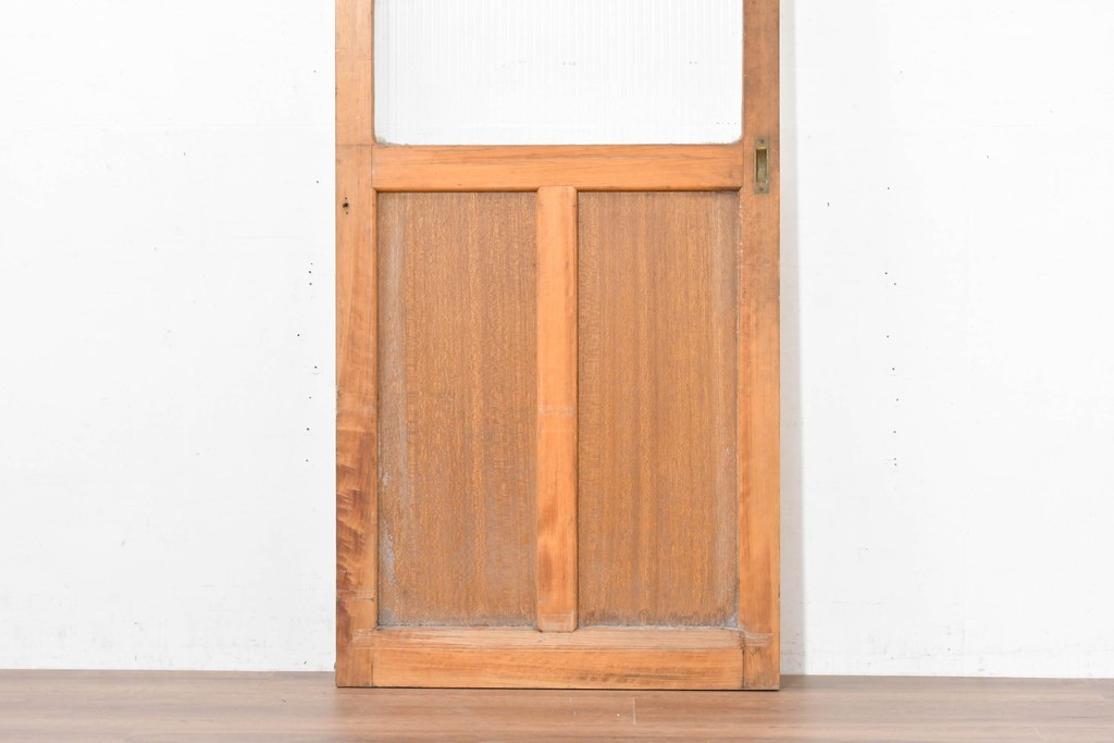 《ペイント仕上げ限定》　ヴィンテージ建具　昭和中期　木枠の風合いが味わい深いモールガラス入り引き戸1枚　(R-083733)