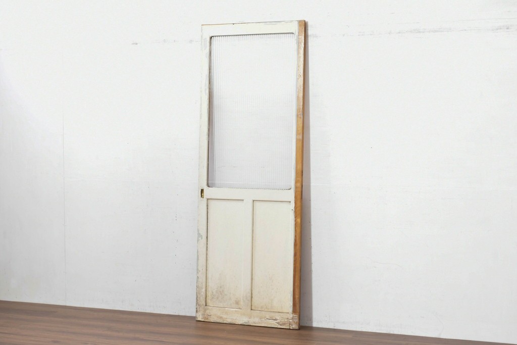 《ペイント仕上げ限定》　ヴィンテージ建具　昭和中期　木枠の風合いが味わい深いモールガラス入り引き戸1枚　(R-083733)