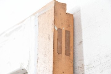 《ペイント仕上げ限定》　ヴィンテージ建具　昭和中期　木枠の風合いが味わい深いモールガラス入り引き戸1枚　(R-083733)