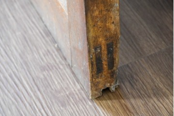 ヴィンテージ建具　昭和中期　素朴な佇まいが魅力の型板ガラス入り扉1枚　(R-083734)