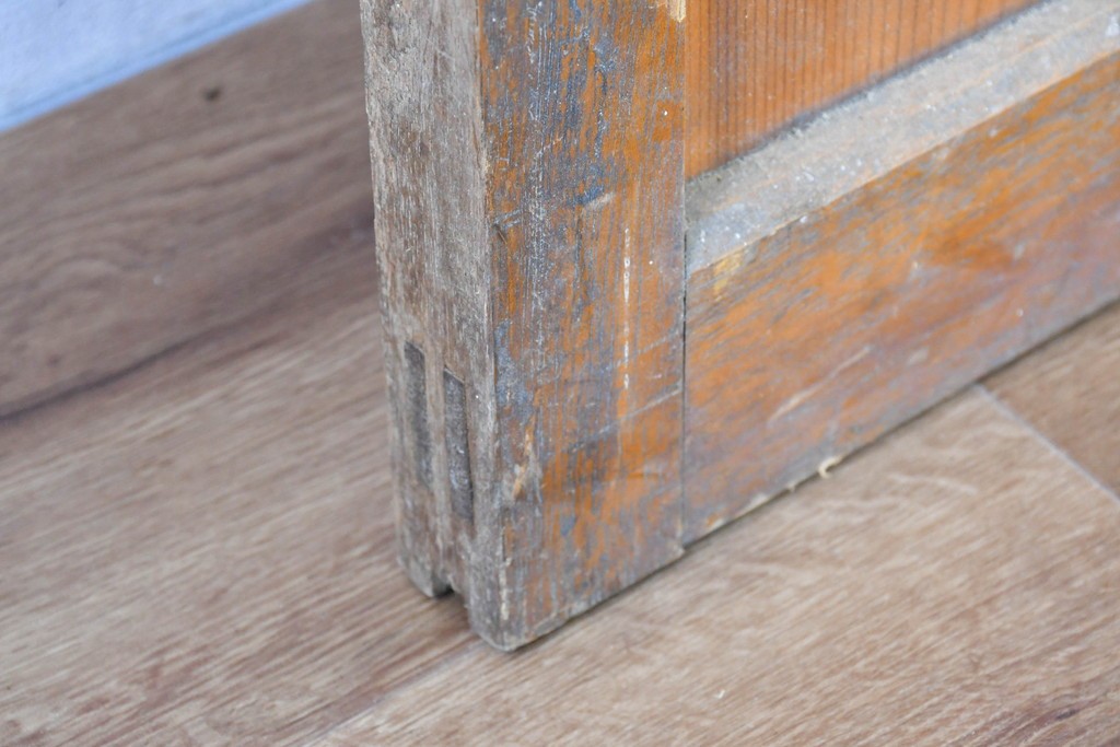 ヴィンテージ建具　昭和中期　素朴な佇まいが魅力の型板ガラス入り扉1枚　(R-083734)