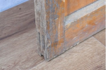 ヴィンテージ建具　昭和中期　素朴な佇まいが魅力の型板ガラス入り扉1枚　(R-083734)